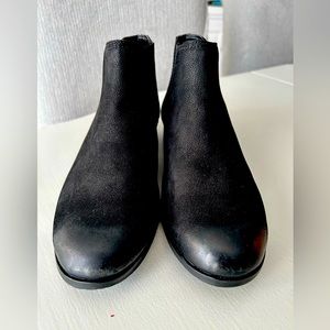 FRYE Mallory Nubuck Chelsea Bootie 6.5 NWOB. Versatile and gorgeous!